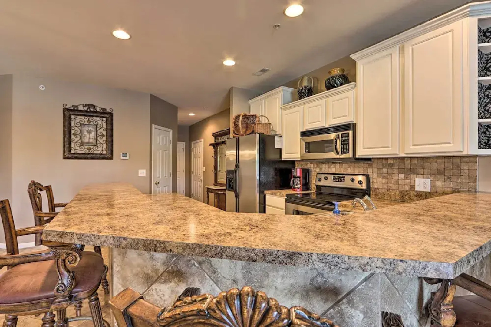 Lakefront Balcony + Pool Access: Camdenton Condo