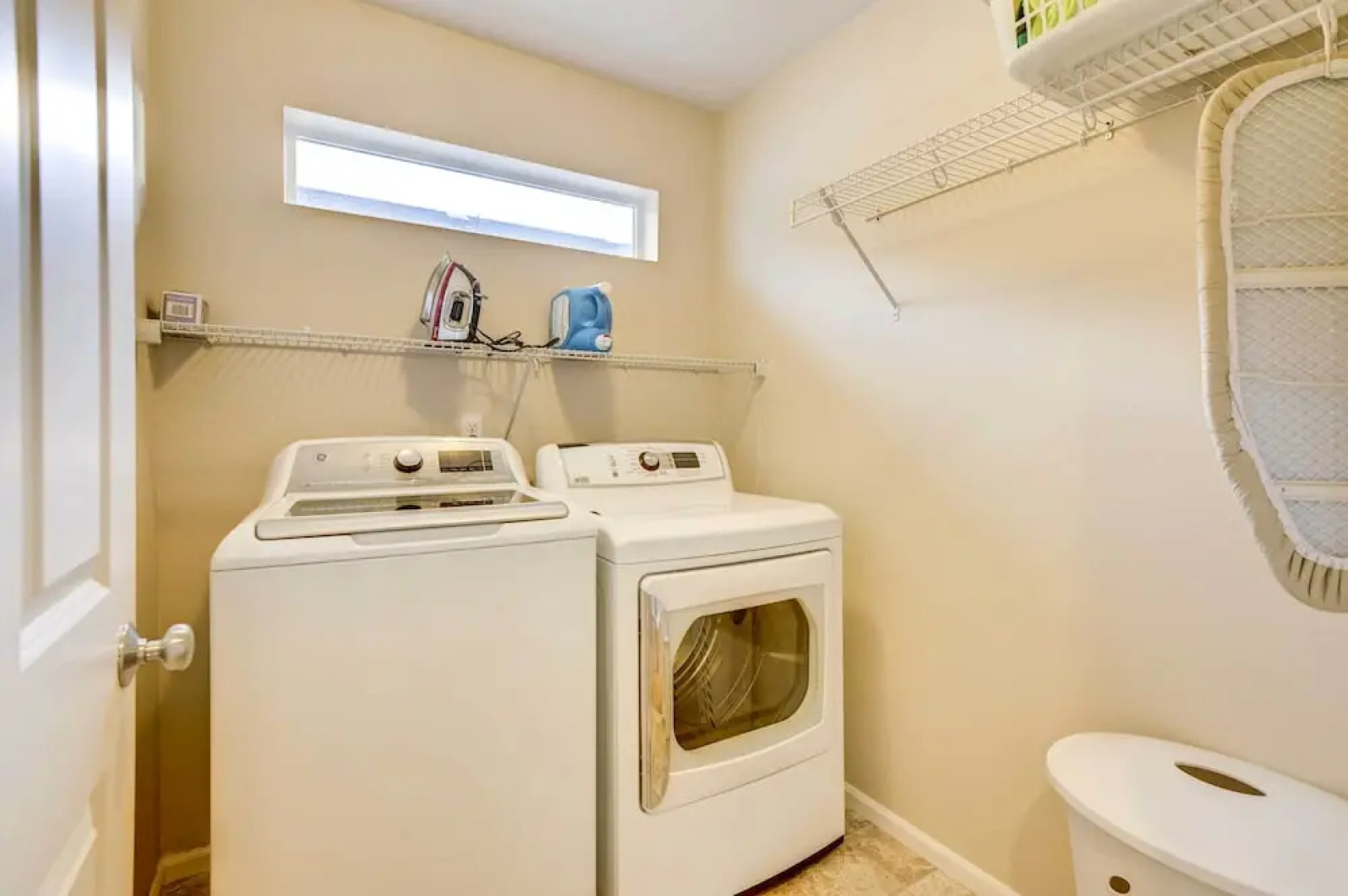 Spacious Kent Home Near Seatac Airport w/ Patio