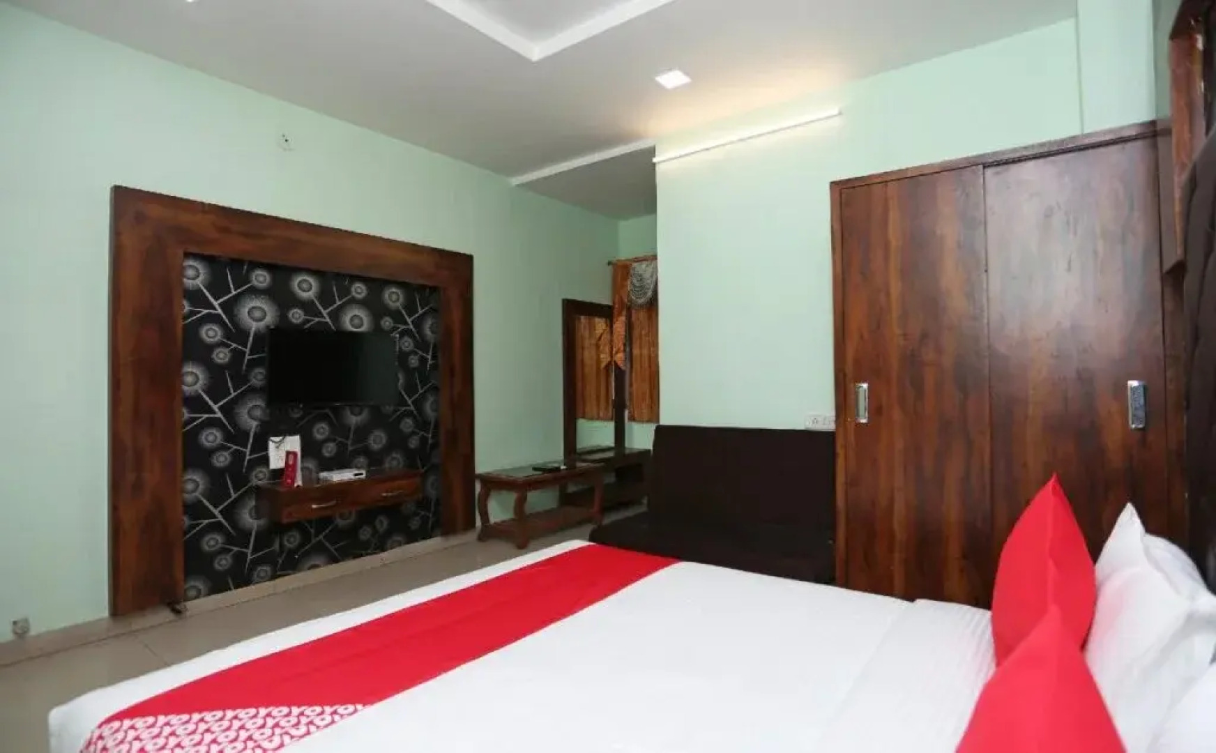 Hotel Sunrise by OYO Rooms