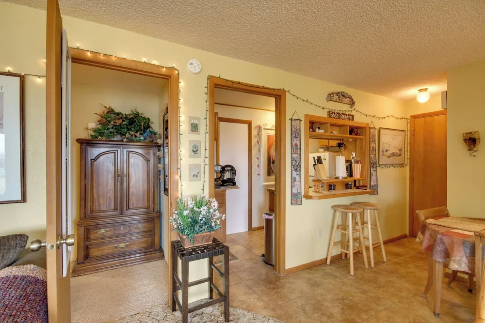 Yellowstone Country Retreat: Stunning Views!