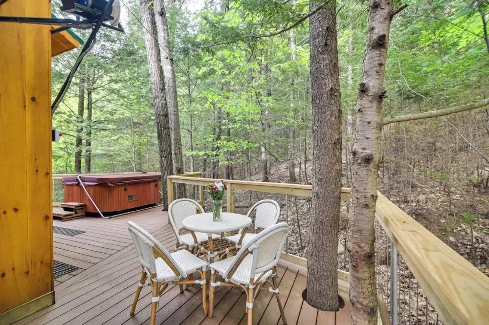 Tree House w/ Hot Tub: Near Sunday River Resort!