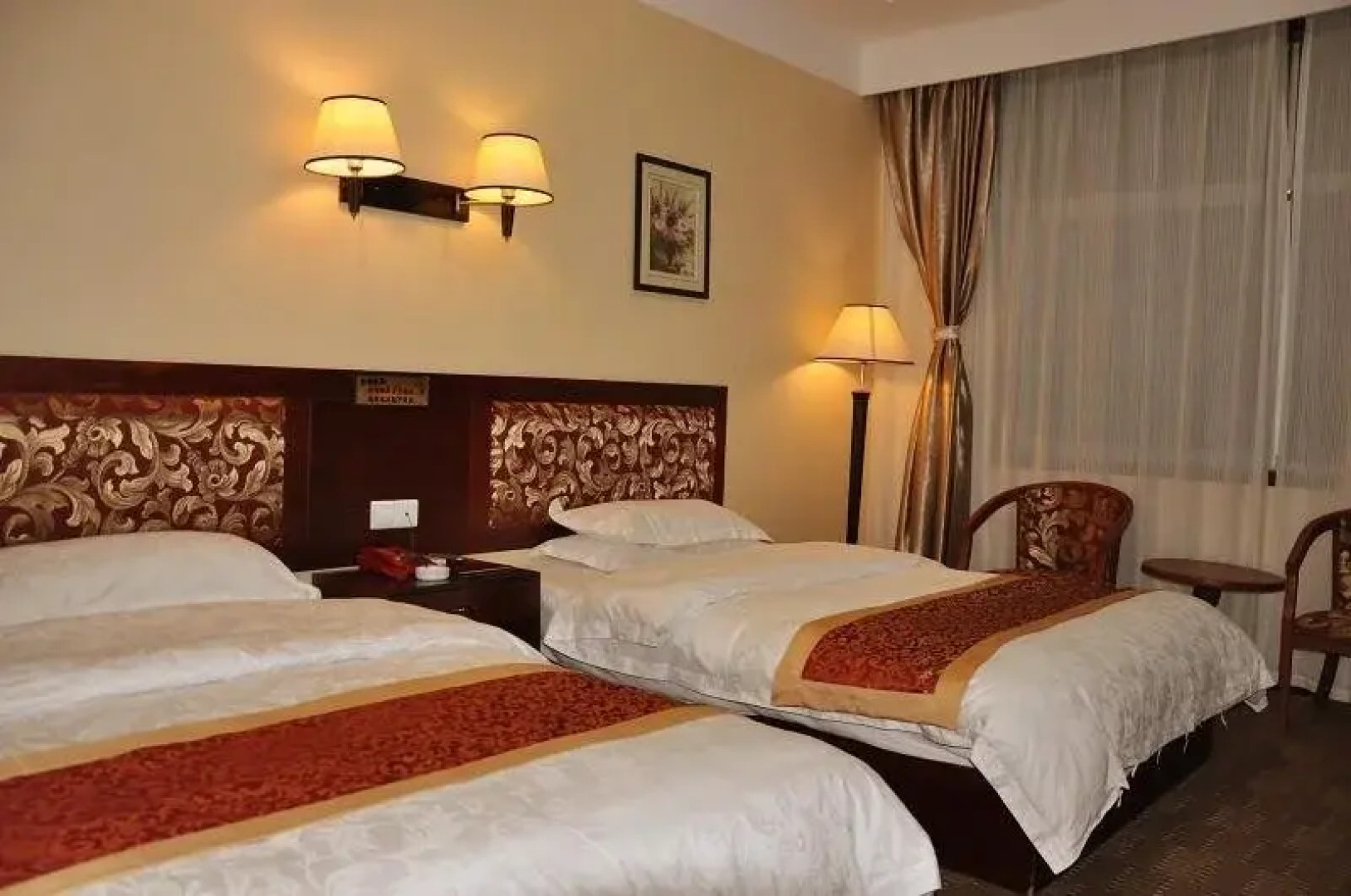 Longyi Business Hotel