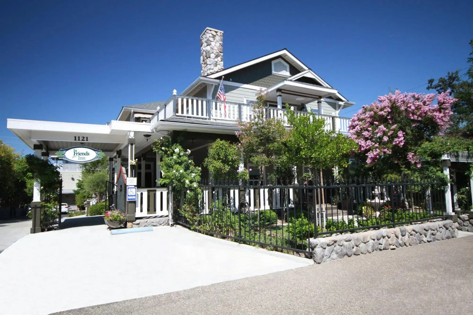 ForFriends Inn Bed and Breakfast