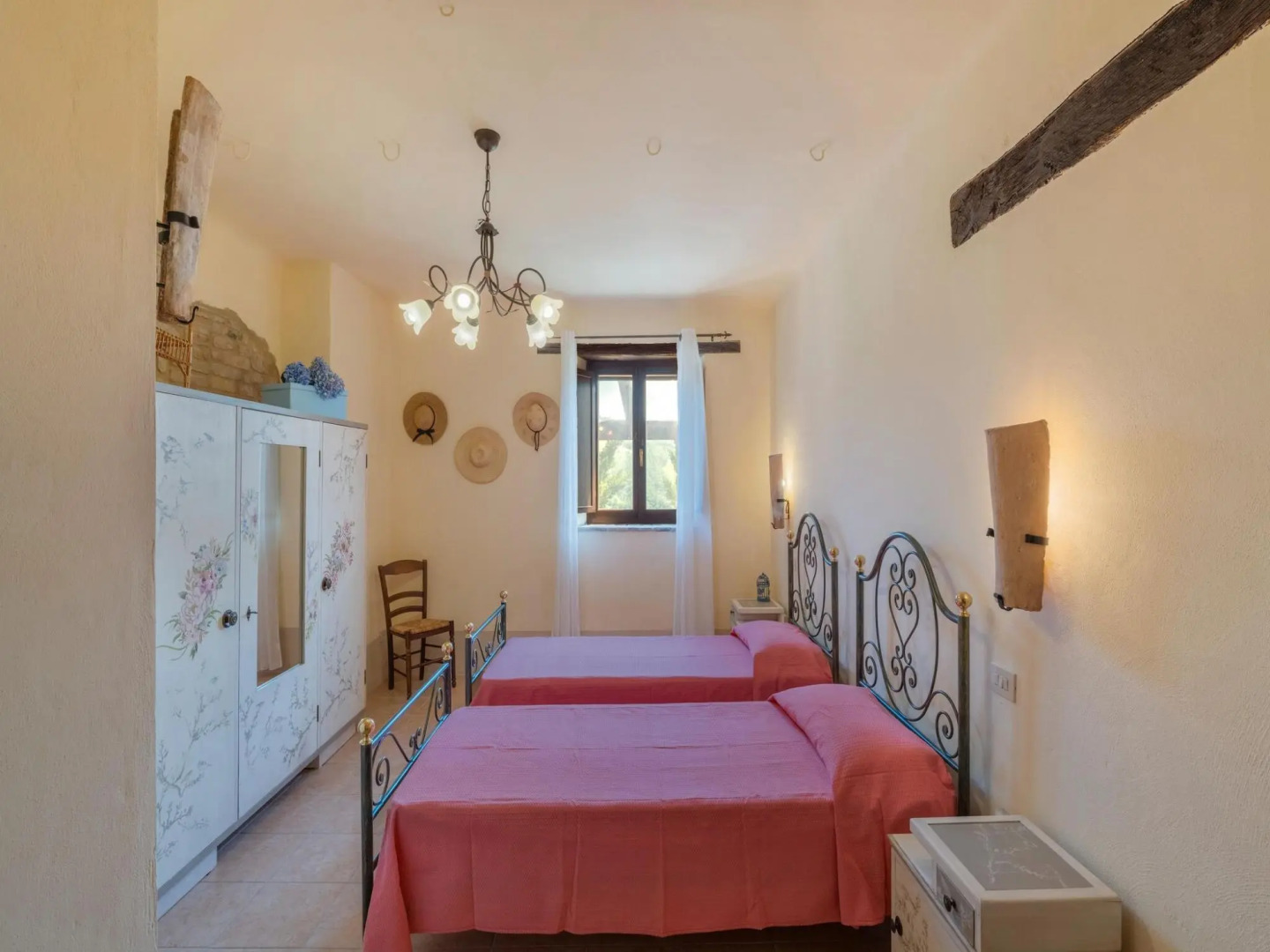 Pretty Holiday Home  with Terrace in Monte San Martino Italy