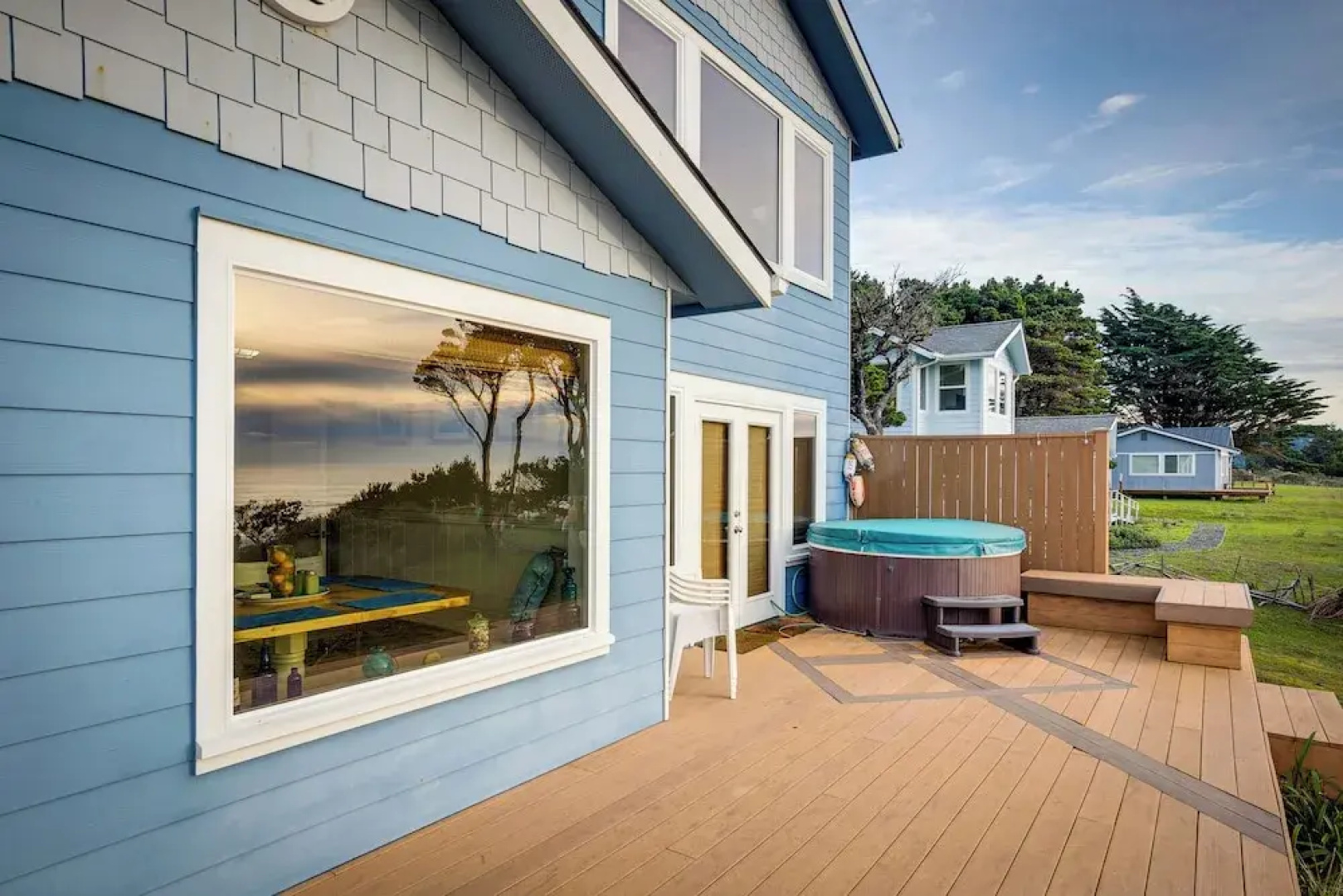 Oceanfront Home in Port Orford: The Lighthouse