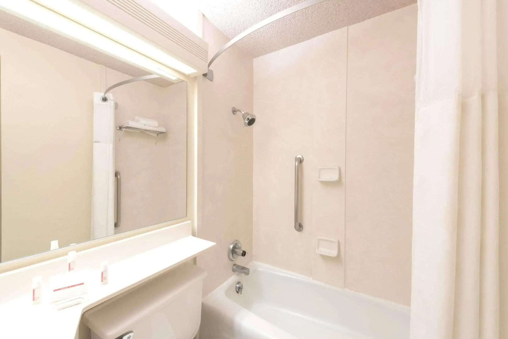 Holiday Inn Dallas Market Ctr Love Field by IHG