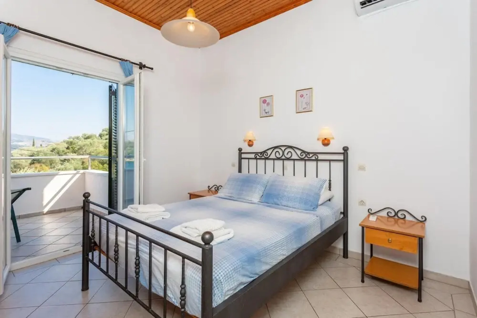 Alexandra Walk to Beach Sea Views A C Wifi Car Not Required - 218