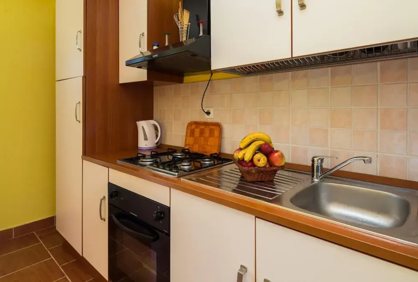A5 - Modern apt With Terrace, 3 min Walk to Beach