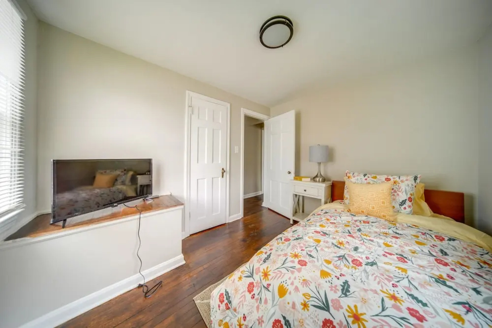 Vacation Rental Near Cleveland, Ohio: 6 Mi Away!