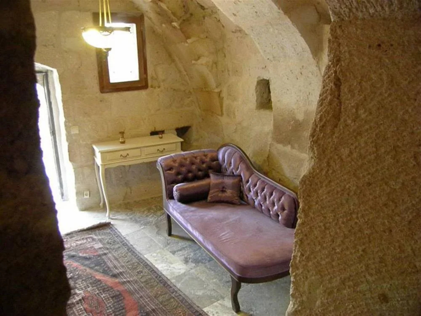 AkCave Suites & Resort