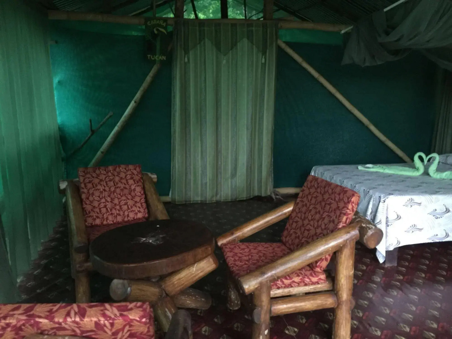 Isla Violin Eco Lodge