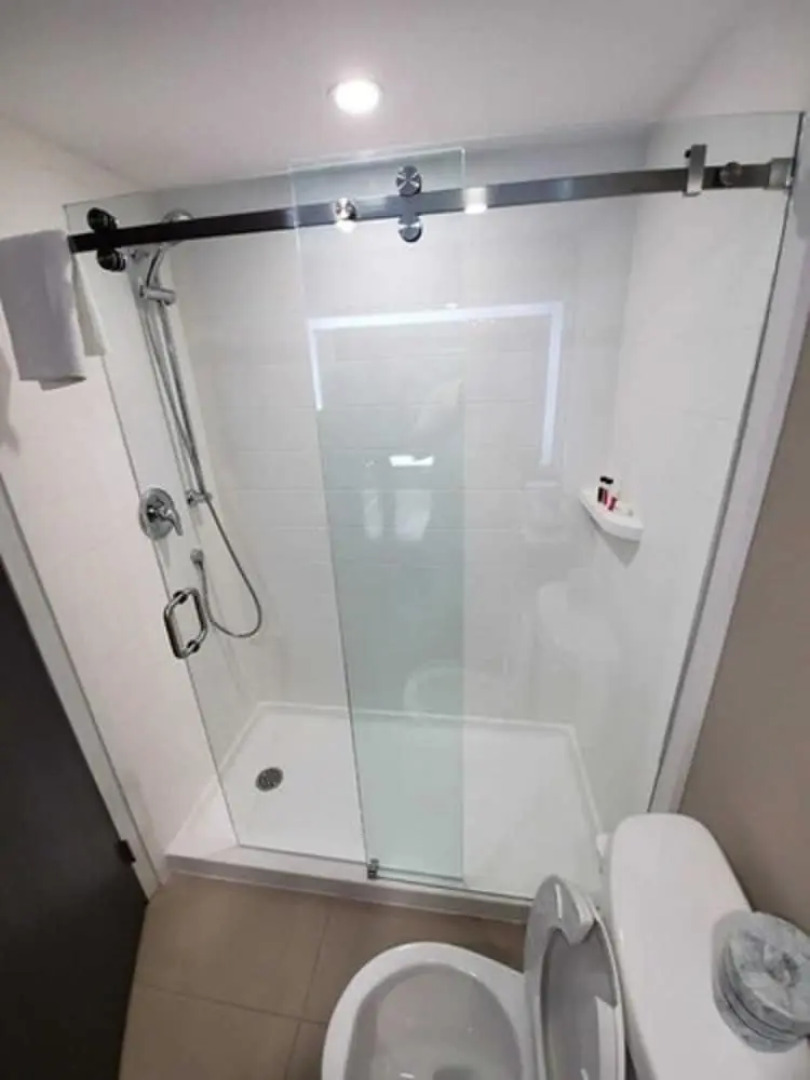 Super 8 Ajax/Toronto On