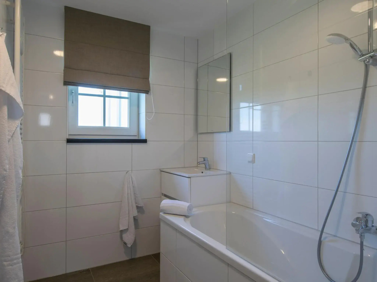 Thatched villa with two bathrooms, on a holiday park surrounded by nature