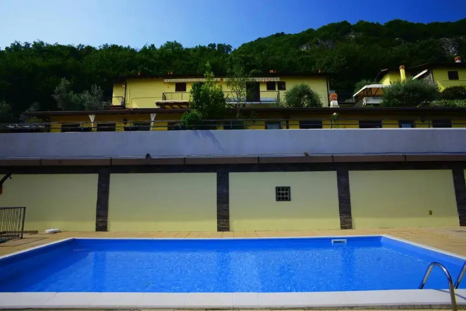 Appartamento con vista sul lago di Iseo e piscina