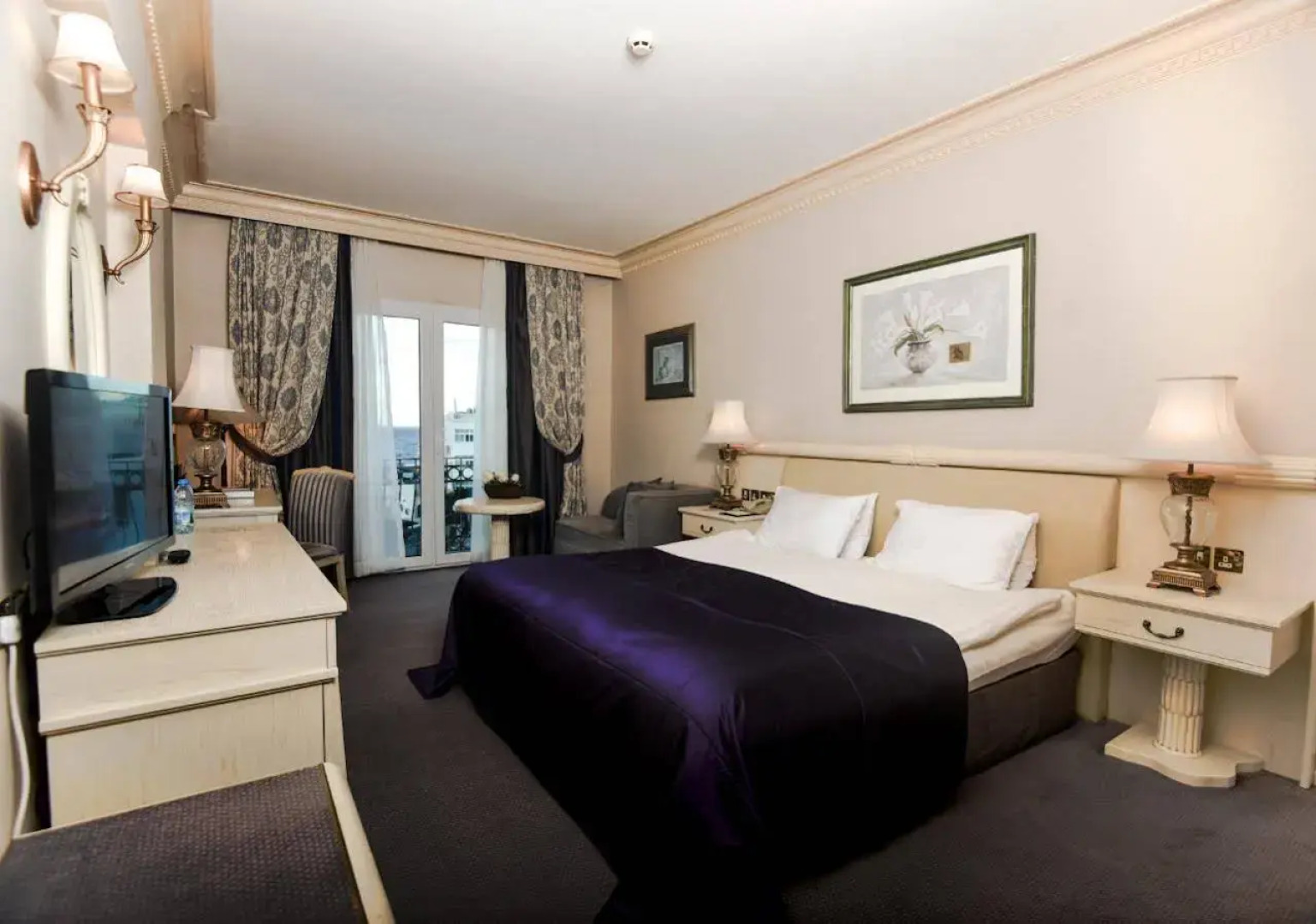 Rocks Hotel & Casino