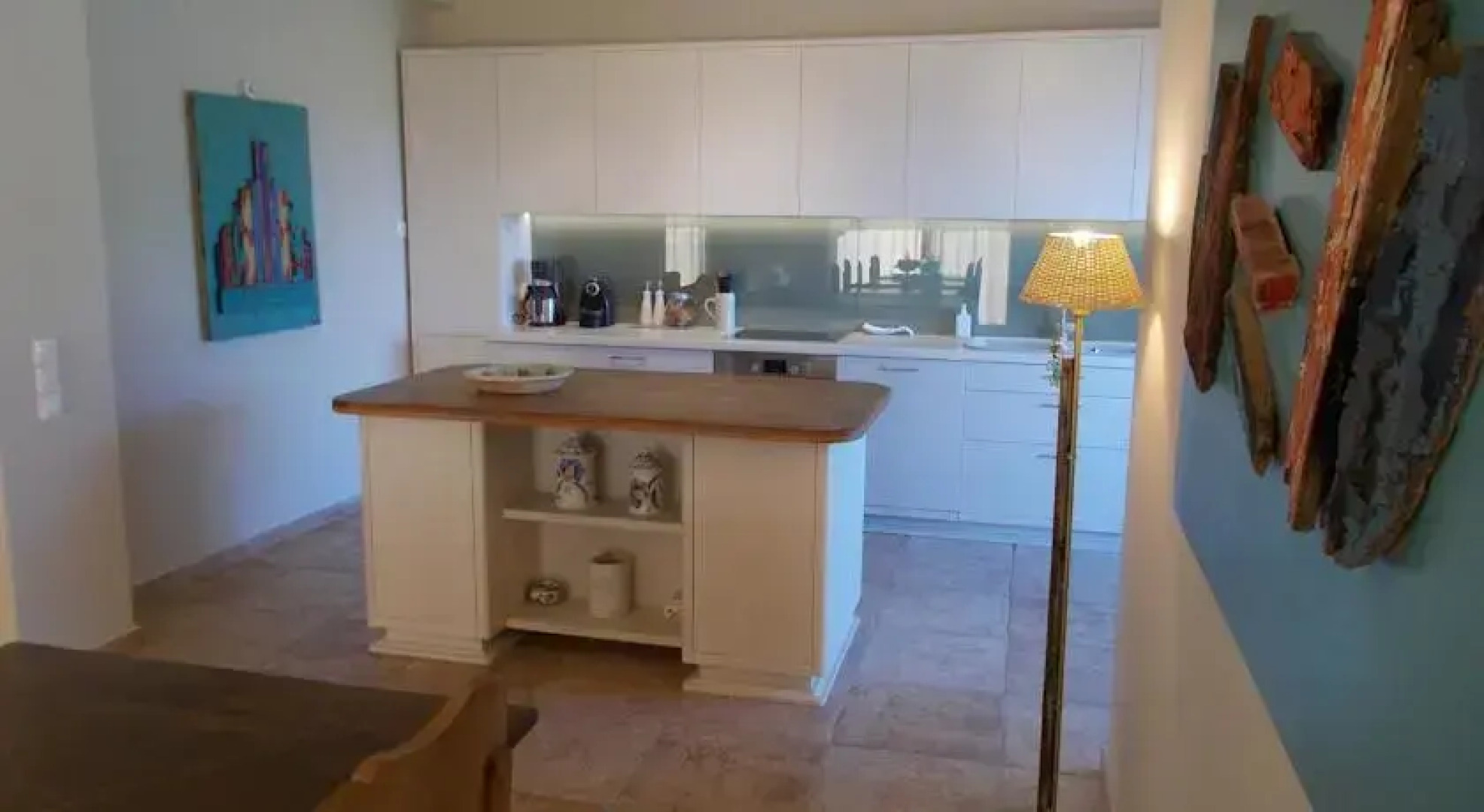 Skaloma Villas Art 2