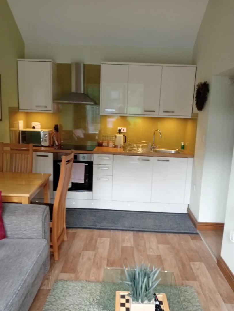 Larch Cottage, Ruston dog friendly with hot tub