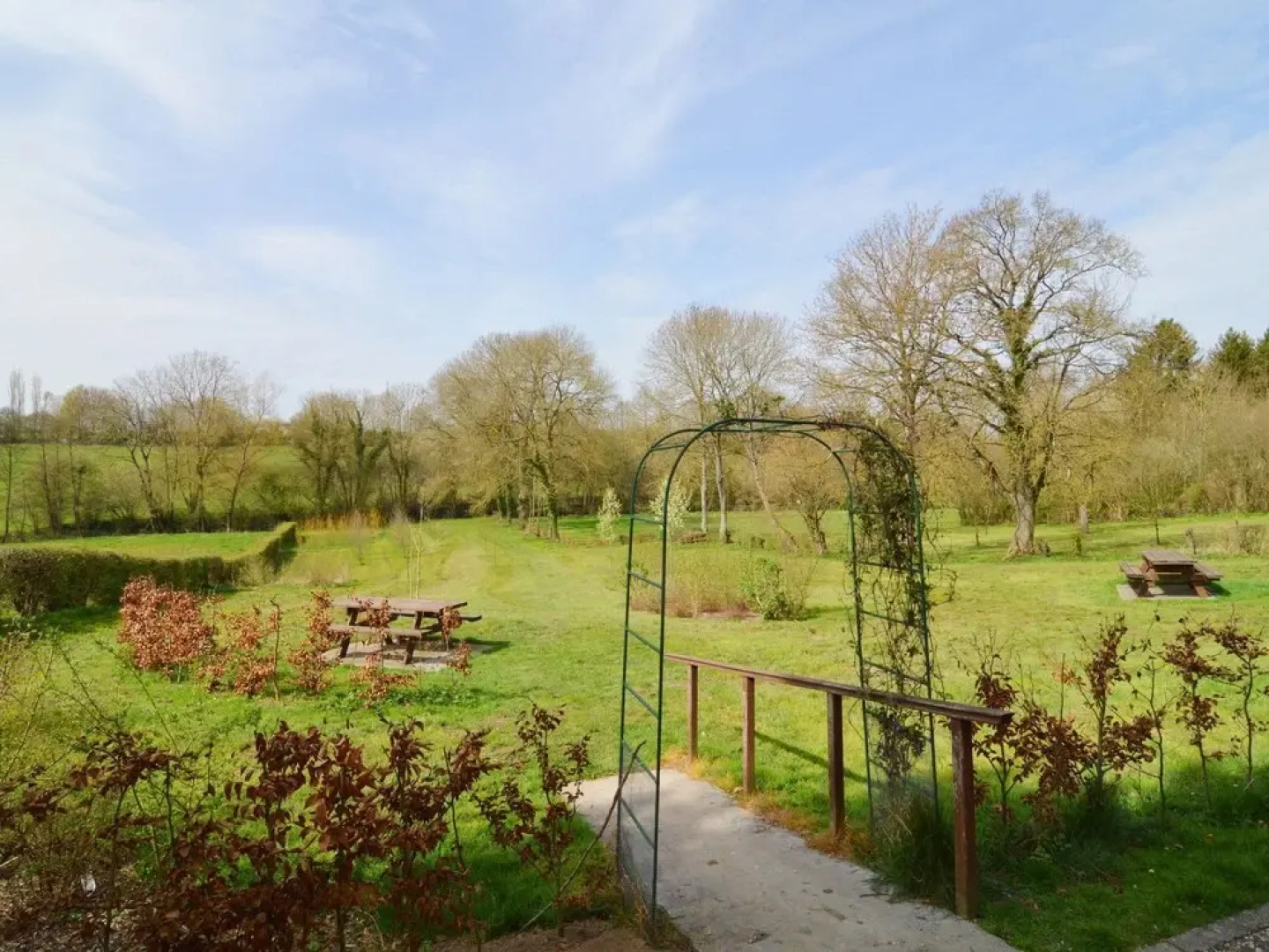Cozy Holiday Home in Macon with Barbecue