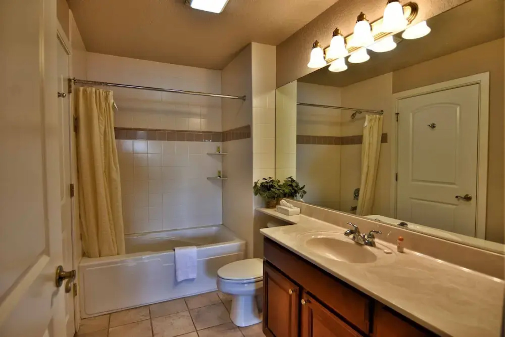 Unit 302 2 BD/ 2 BA Condo