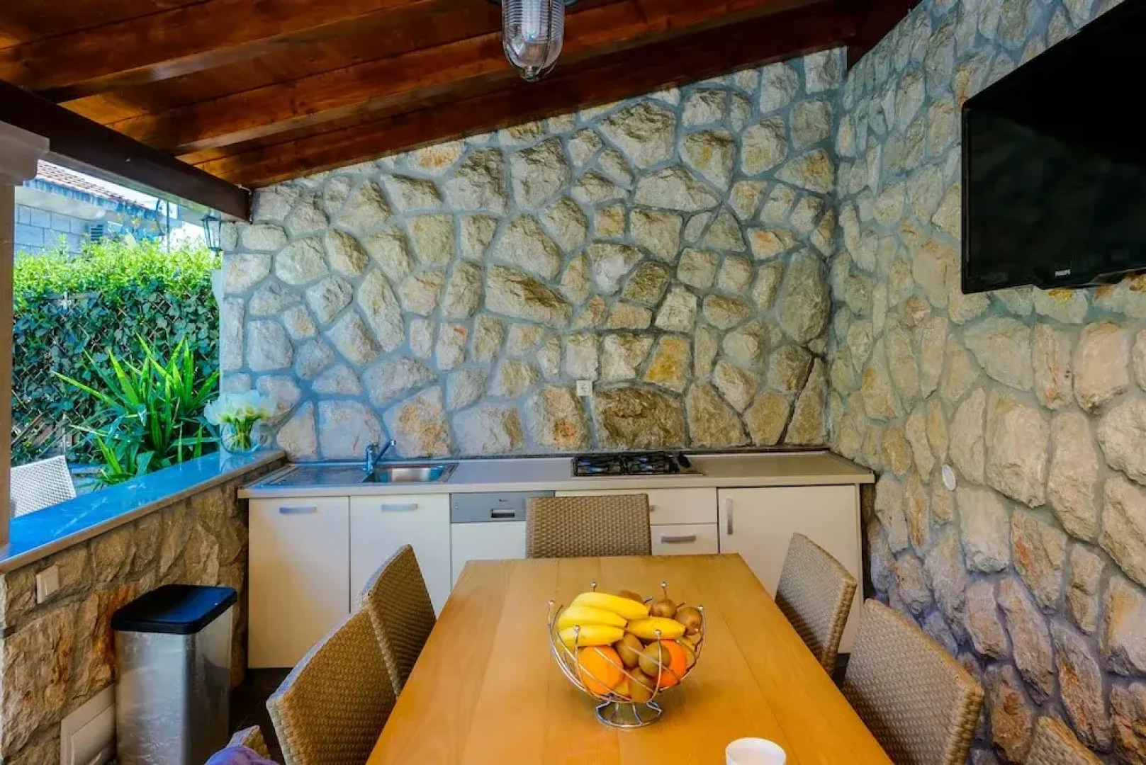 Holiday Home with Private heated Pool, Sea view & Basketball Court