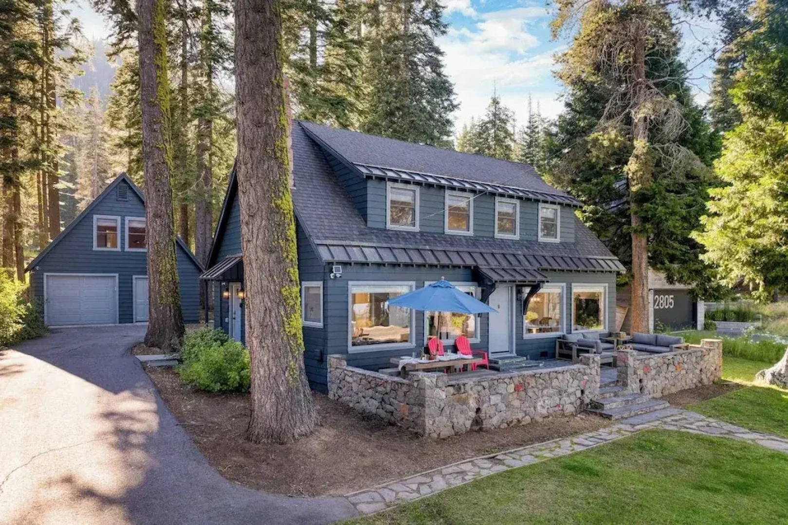 West Shore Lake House by Avantstay Ski Cabin w/ Backyard Sledding Hill!