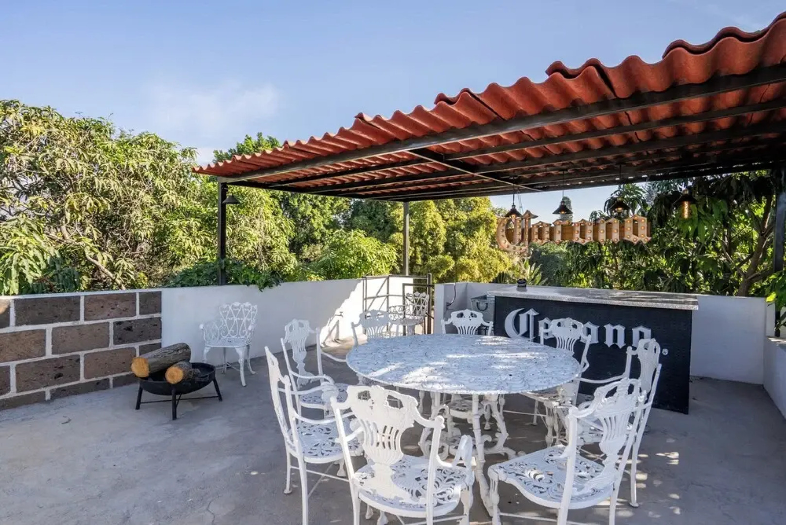 Cozy House with Pool and 3 Bedrooms