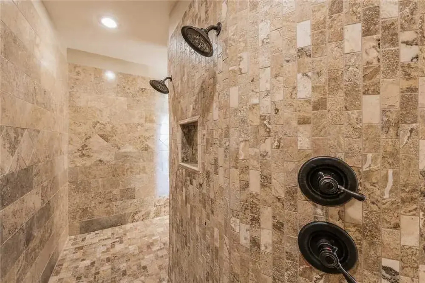 Abbey Lodge - Nine Bedroom Cabin with Hot Tub