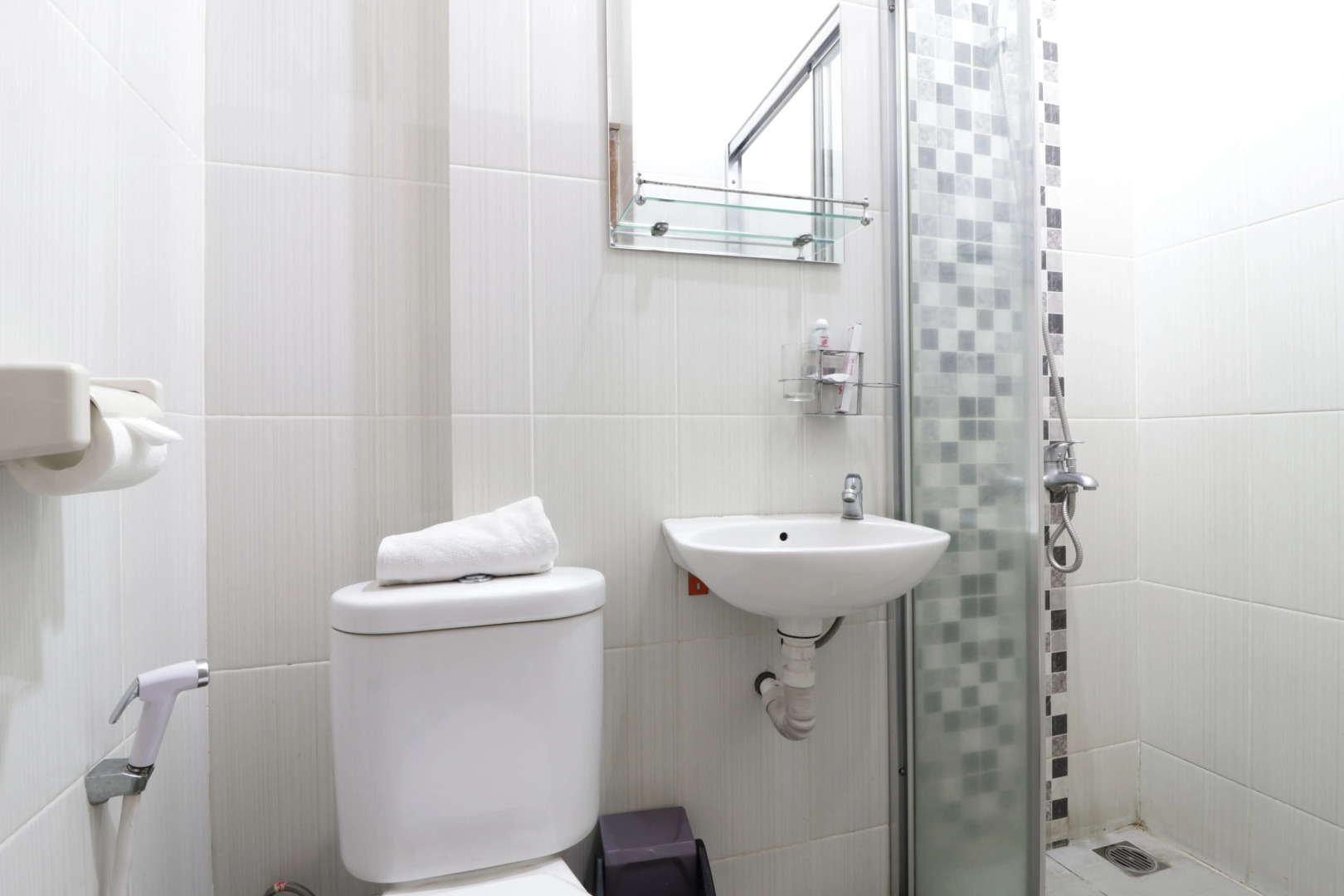 58 Guesthouse Tangerang by ZUZU