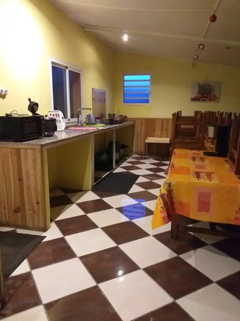 House with 5 Bedrooms in Saint-Benoît, with Enclosed Garden