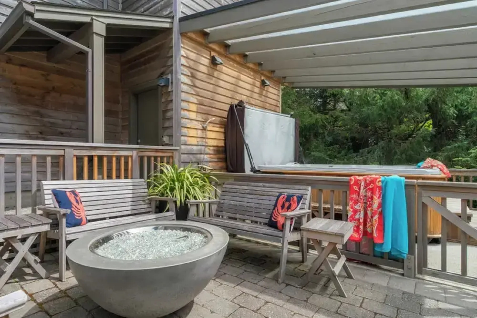 The Castle Rock Estate by Avantstay Steps From Arch Cape Beach w/ Hot Tub & Sauna