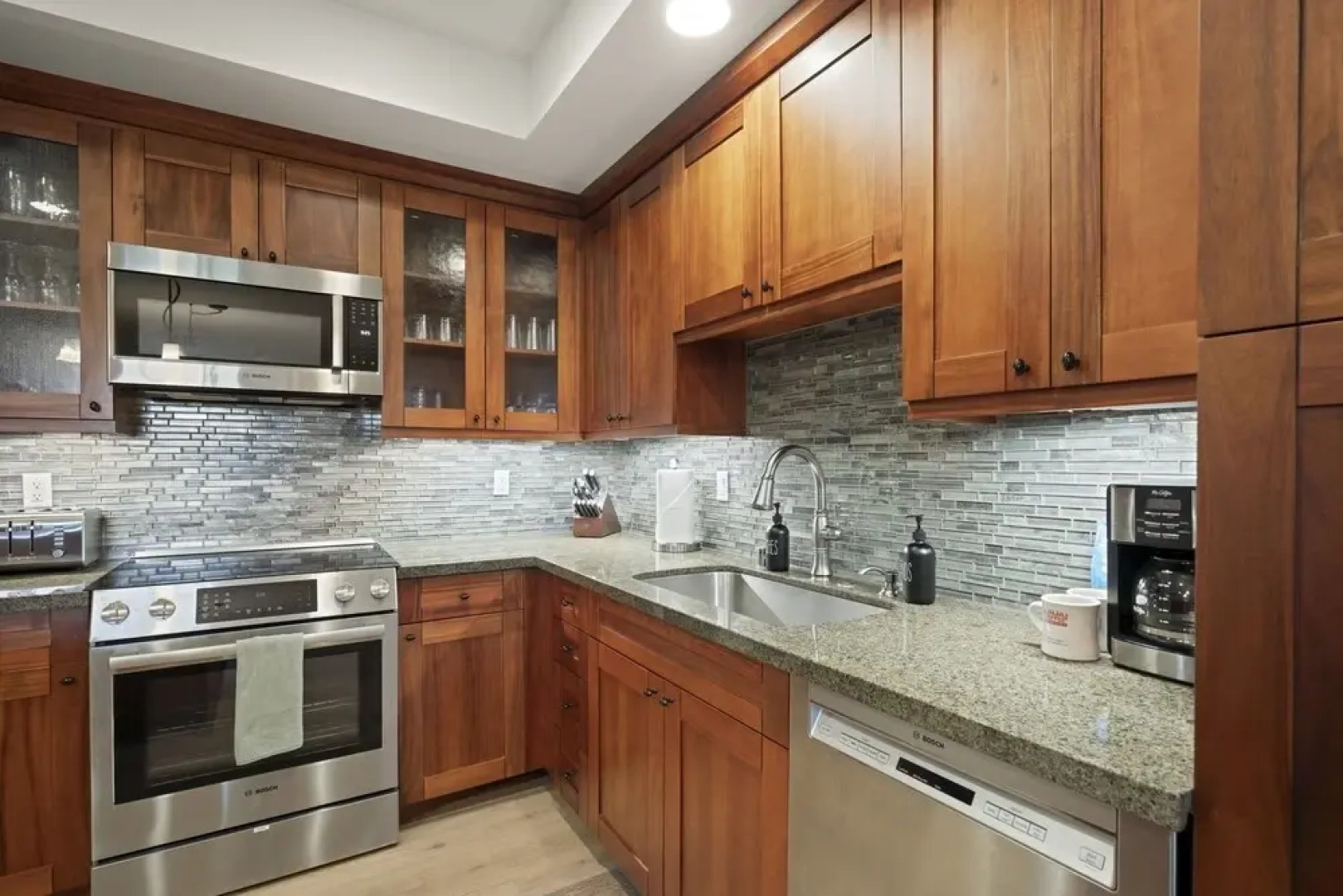 Pili Mai 5d 3 Bedroom Condo by RedAwning