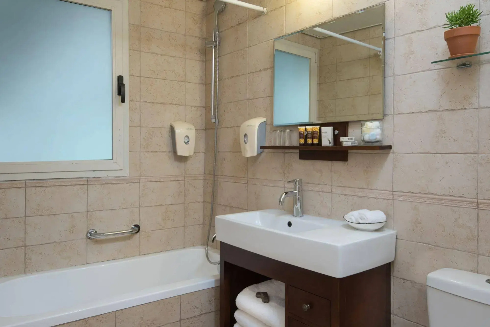 Dizengoff Suites Hotel