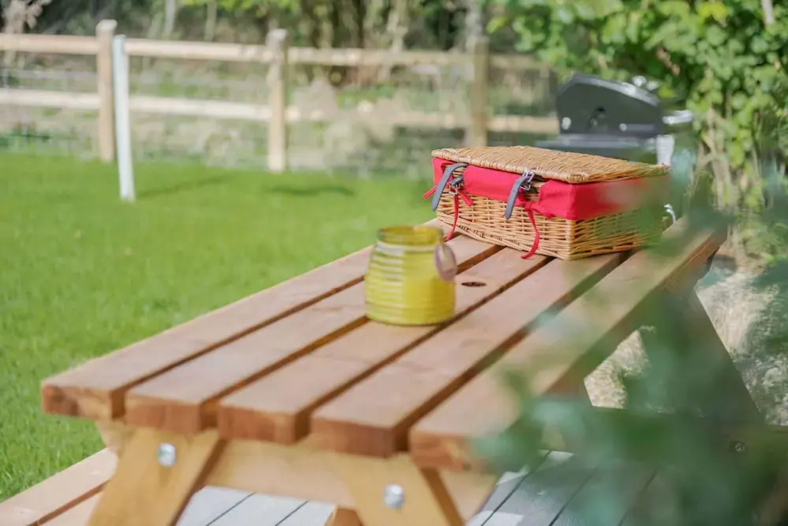 Luxury City to Country Retreat Lodge With Hot Tub