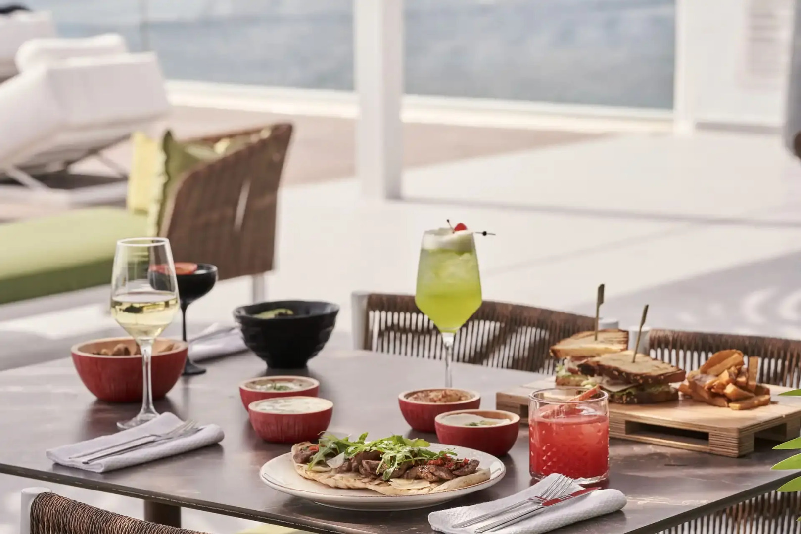 Kouros Hotel & Suites