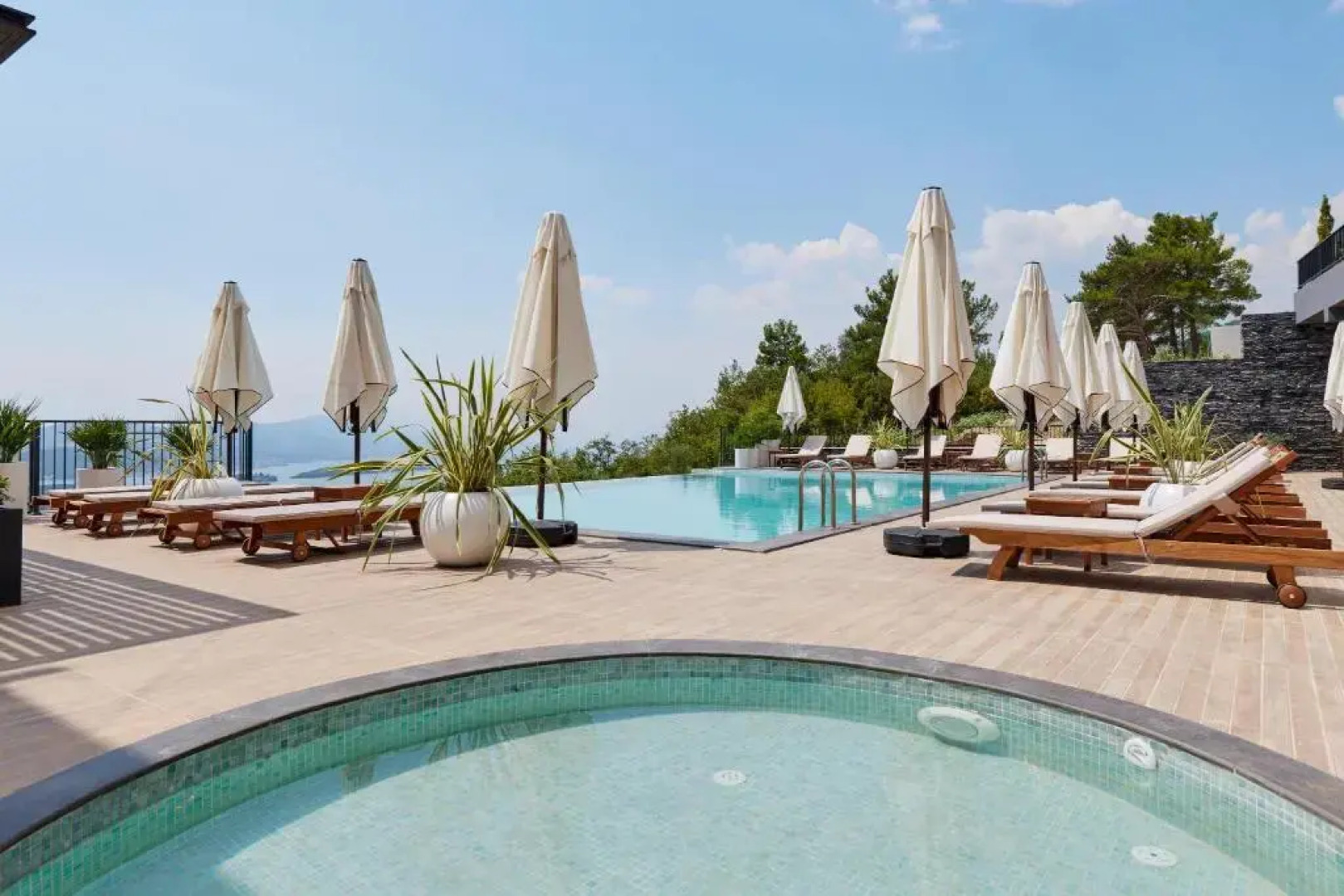 Bayview Hills Luxury Residences