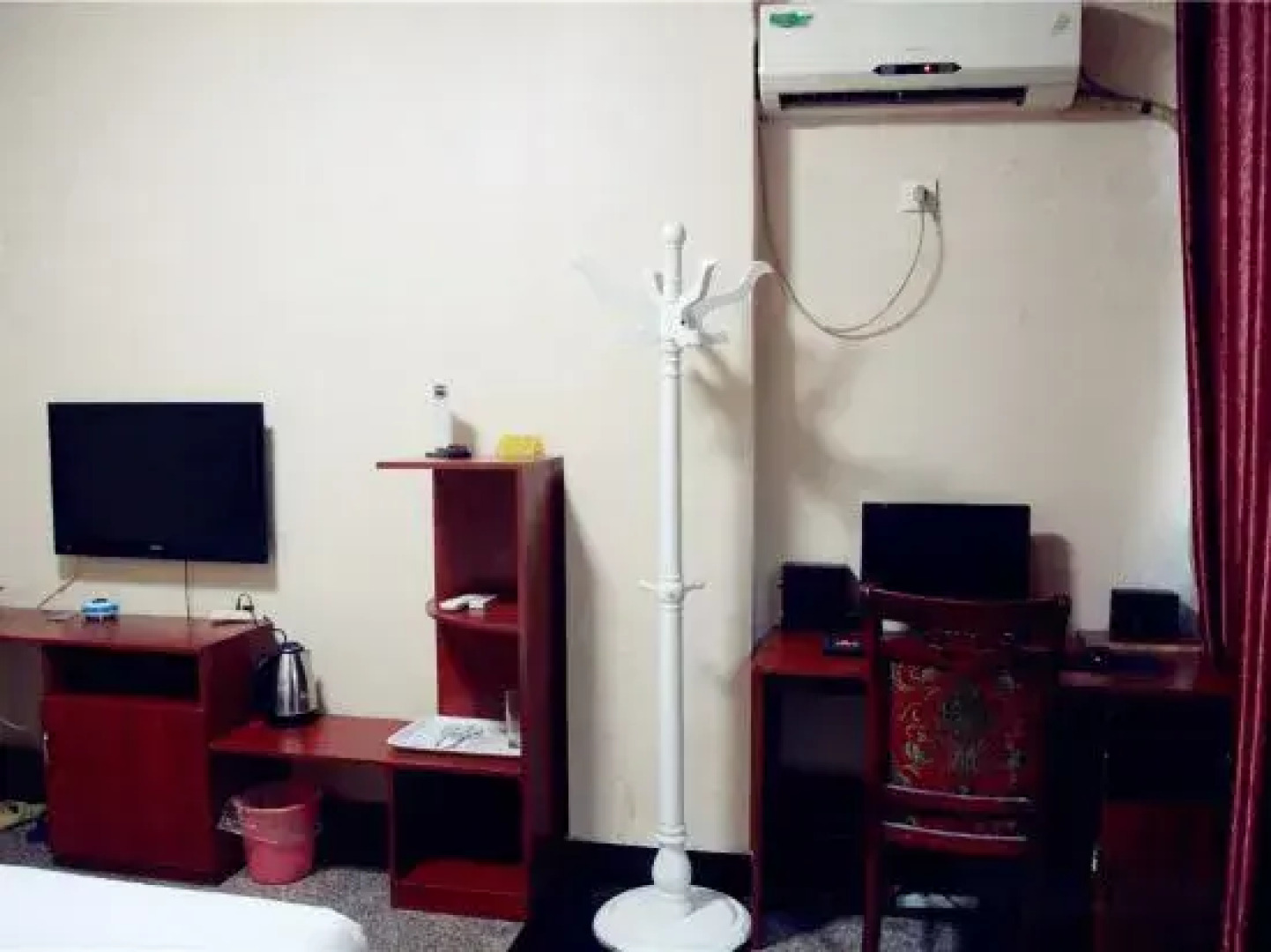 Yuechi Famous City Hotel