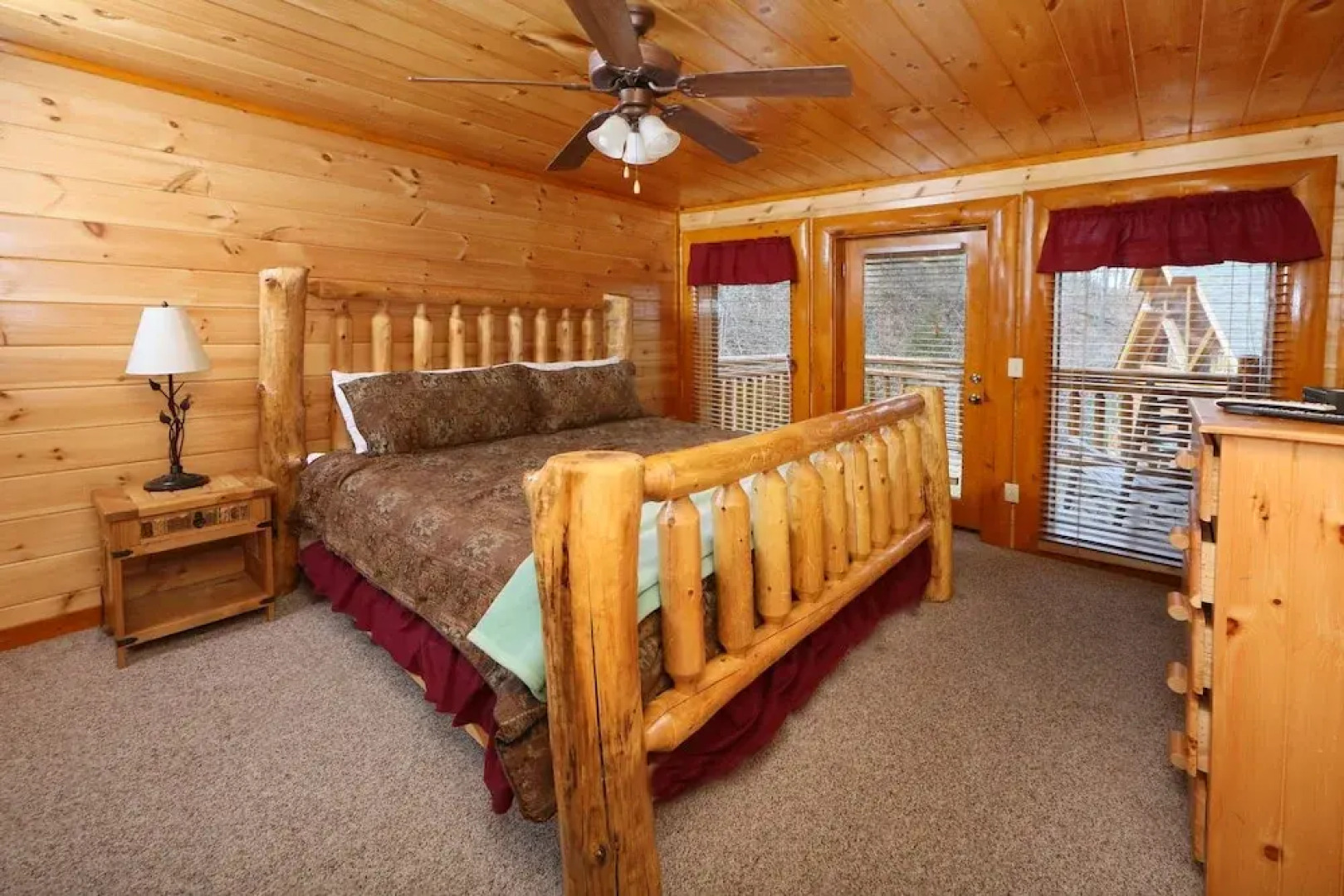 Smoky Mountain Cinema - Six Bedroom Cabin