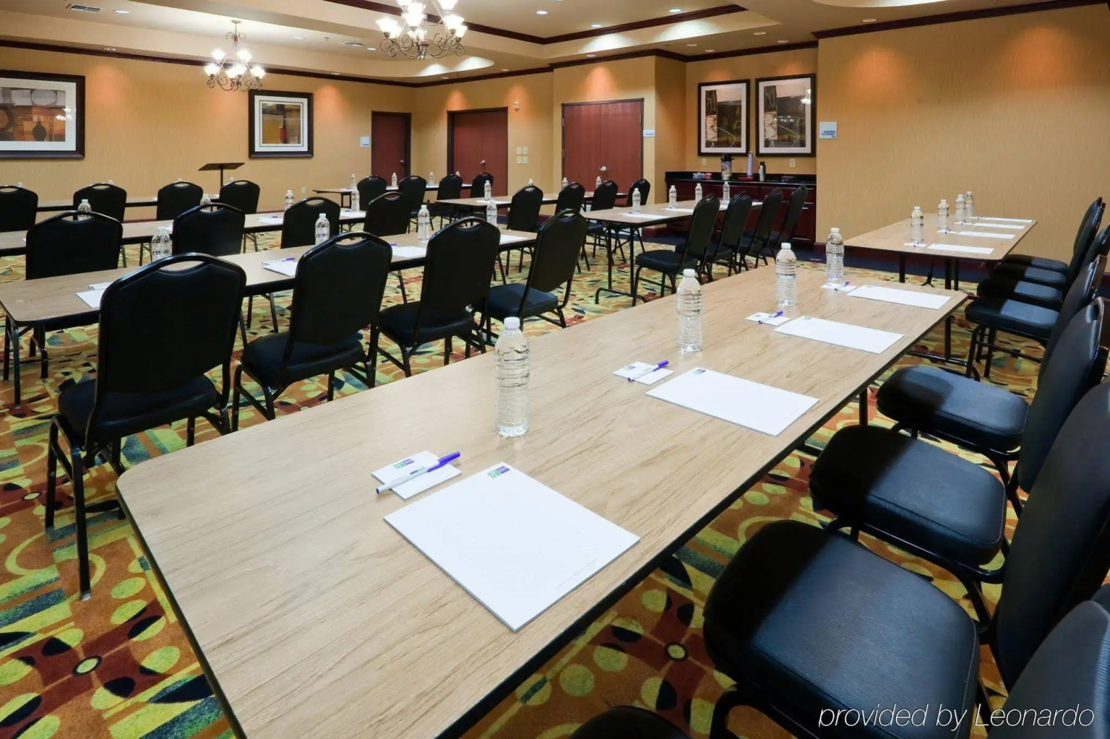 Holiday Inn Express Hotel & Suites Ennis by IHG