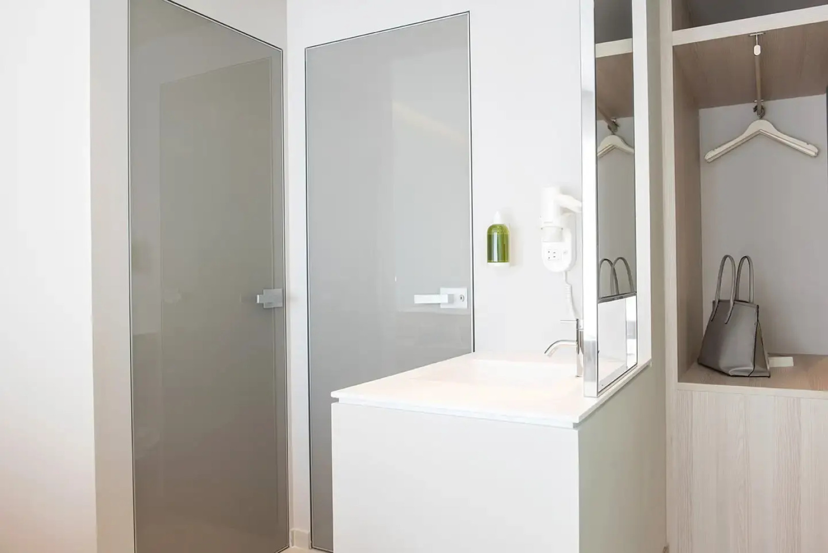 Casual Kubic Athens Hotel