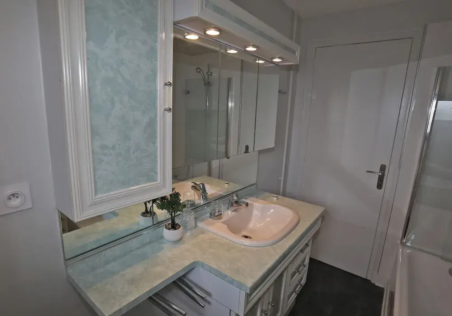 Le Grand Large in Annecy- lake view