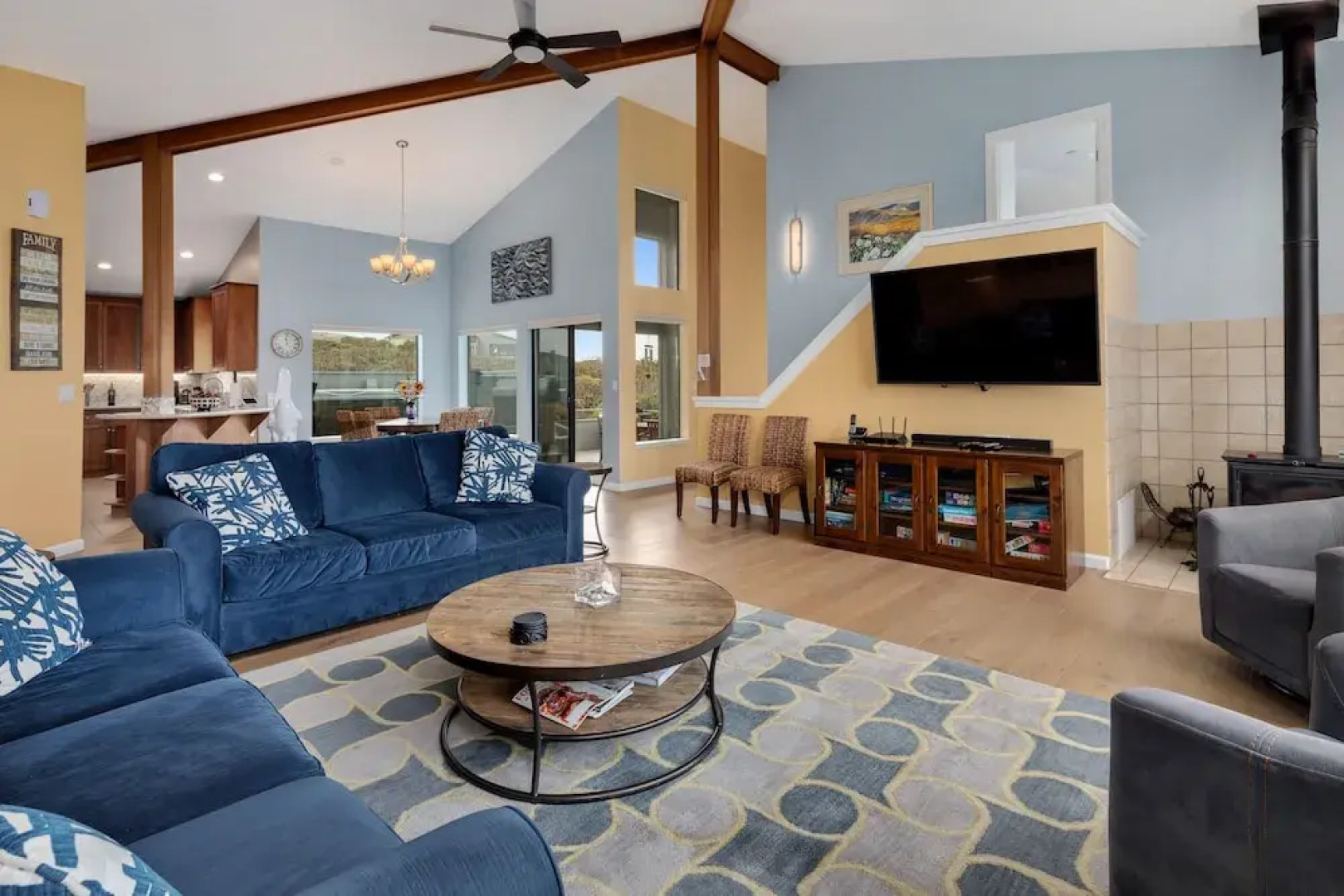 New Listing! All-suite Eagle's Nest W/ Hot Tub 3 Bedroom Home