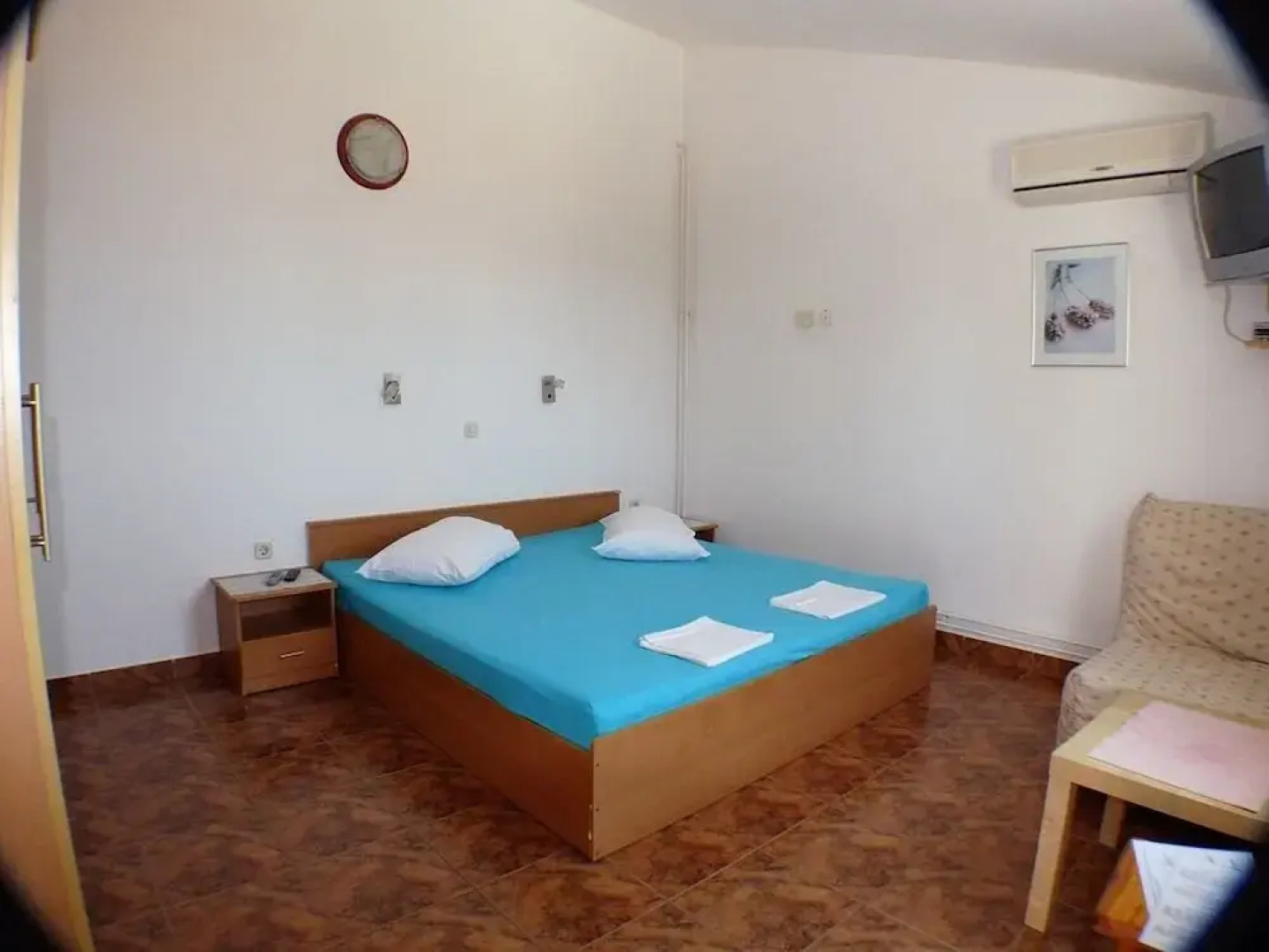 Hotel Hilde Yellow House