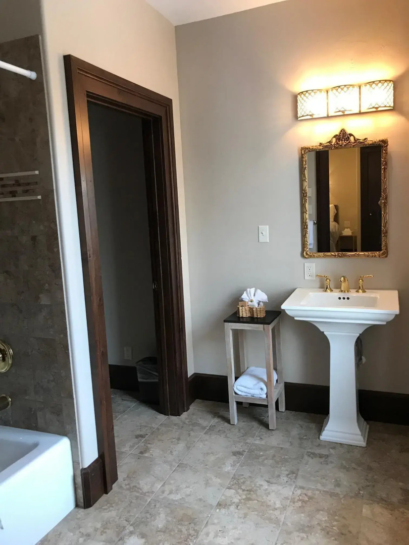 Riverside Hot Springs Inn & Spa - Adults Only