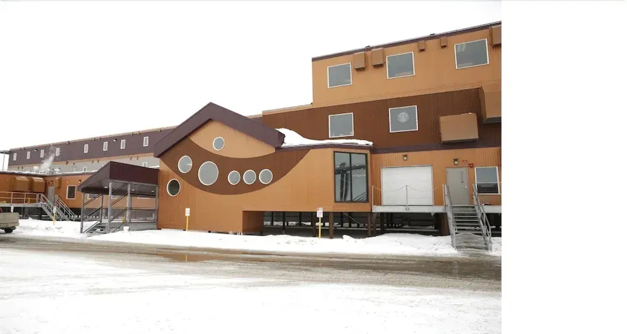 Arctic Oilfield Hotel