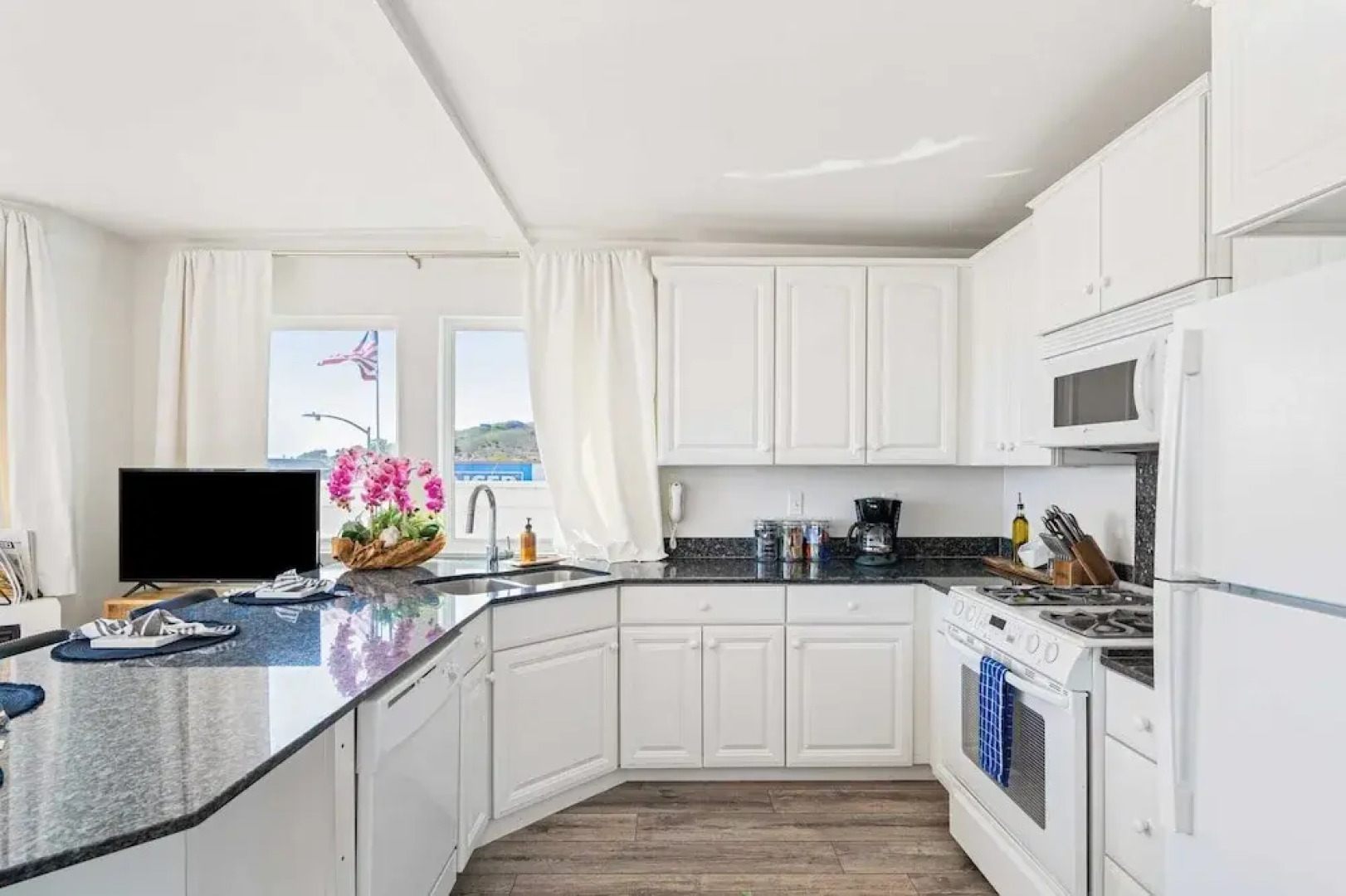 2 Coastal Studios at Cayucus Beach Access + Ocean Views