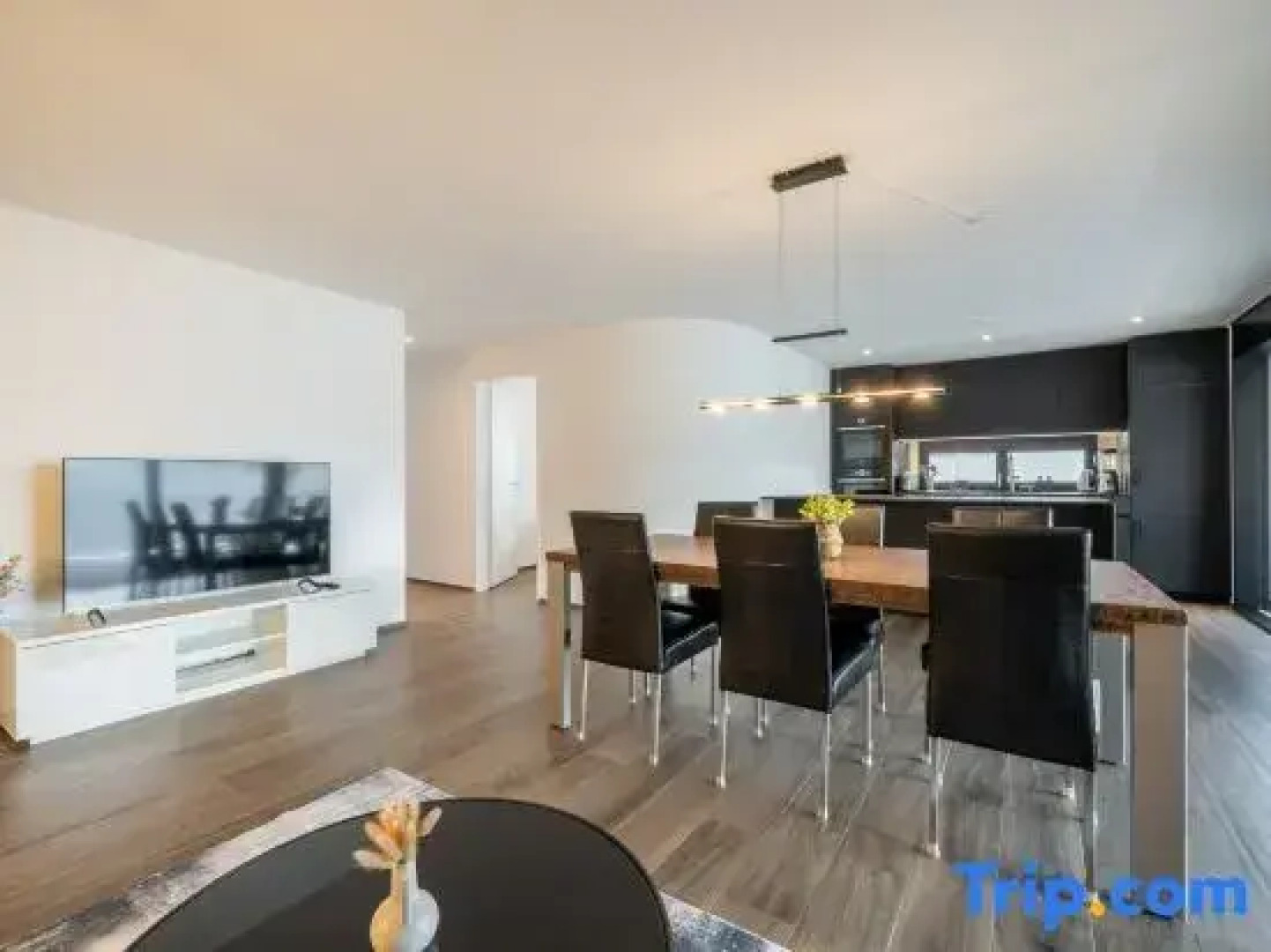 Swiss Living | High-Tech Kitchen, 1G WiFi, Balcony