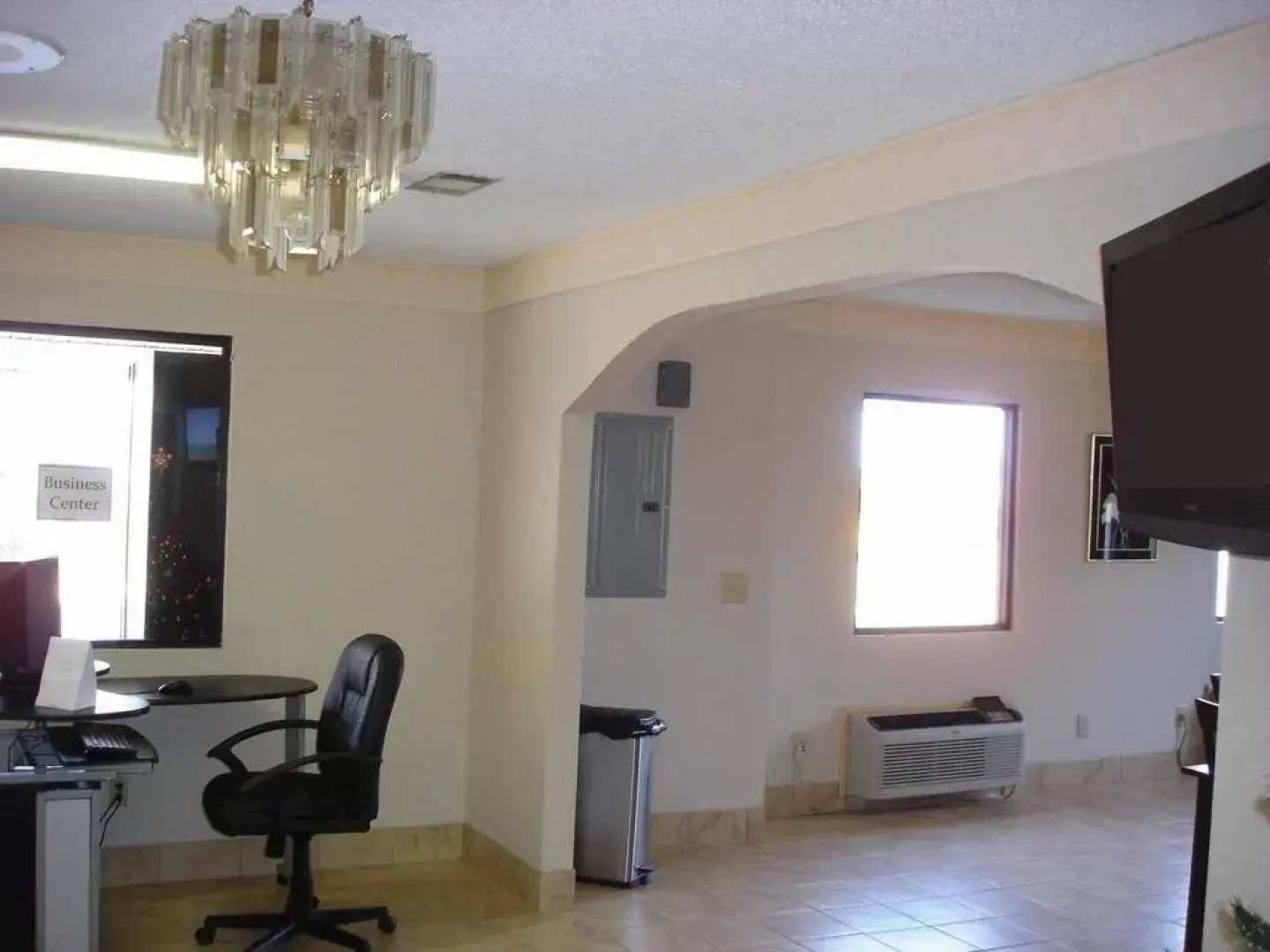 Americas Best Value Inn & Suites Macon at Eisenhower Pkwy