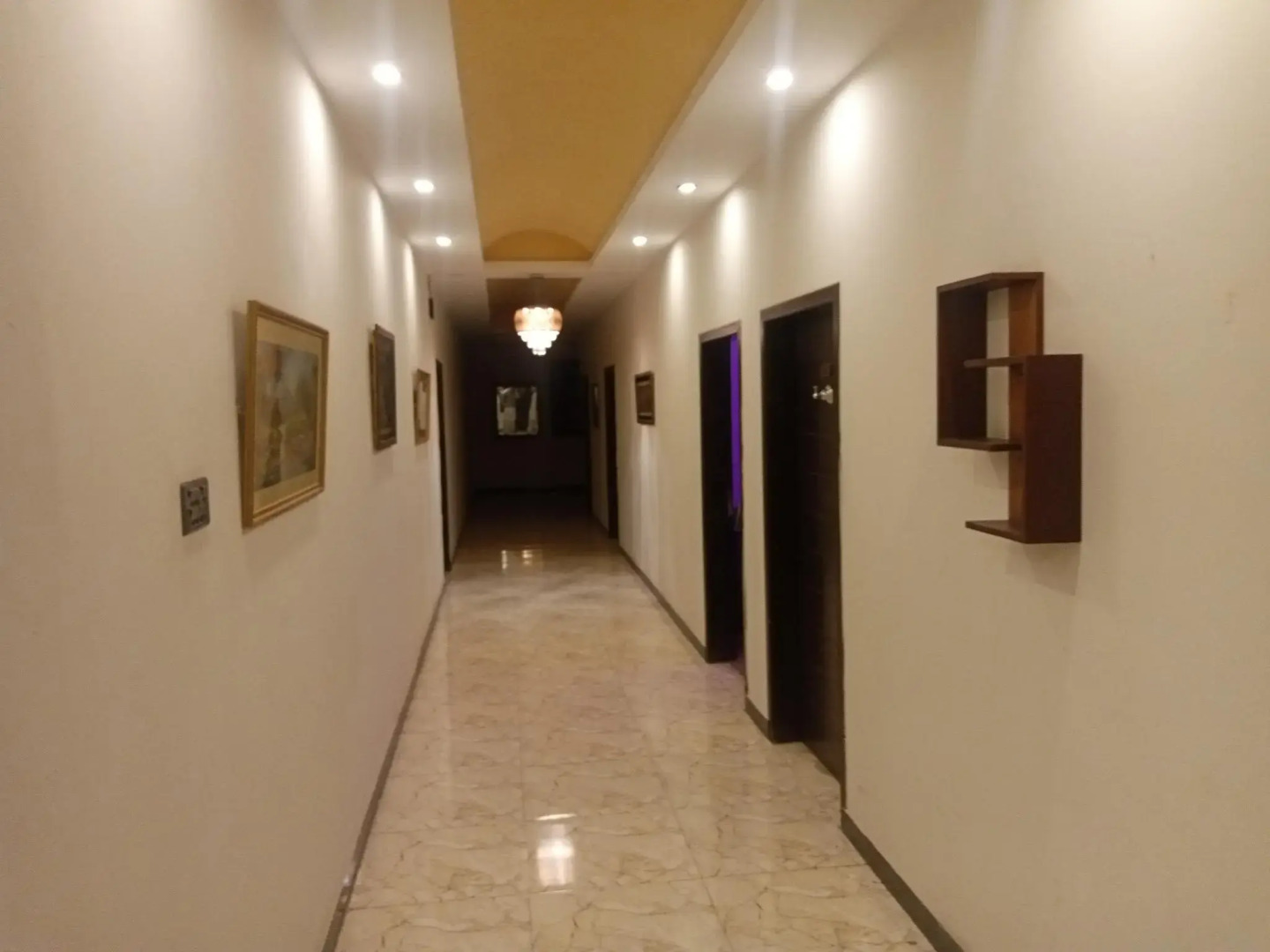 Abbott Crown Hotel and Restaurant