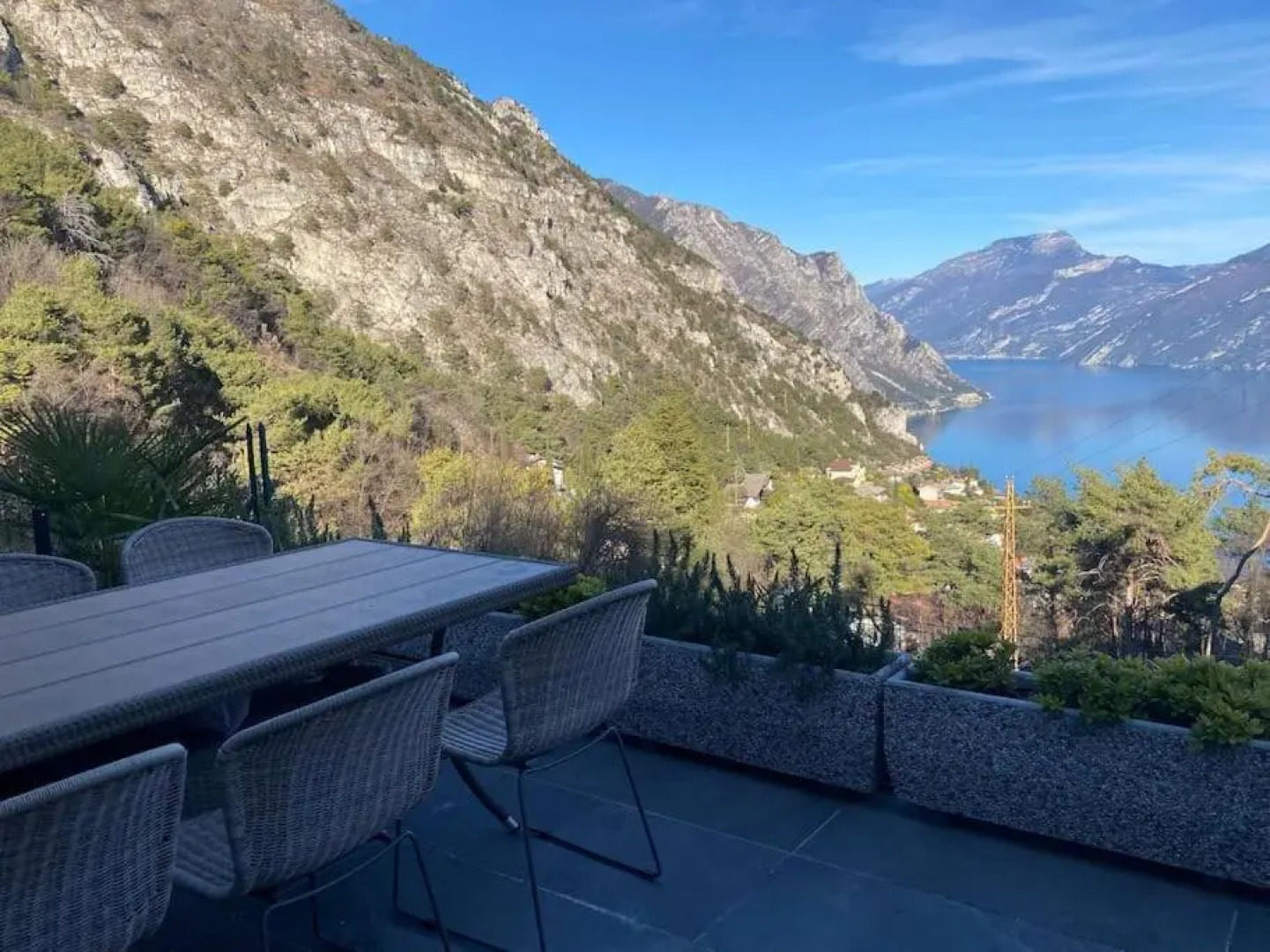 New house with panoramic views over Lake Garda