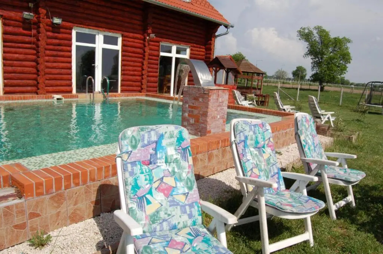 Rönk-wellness Panzió Mezőpeterd